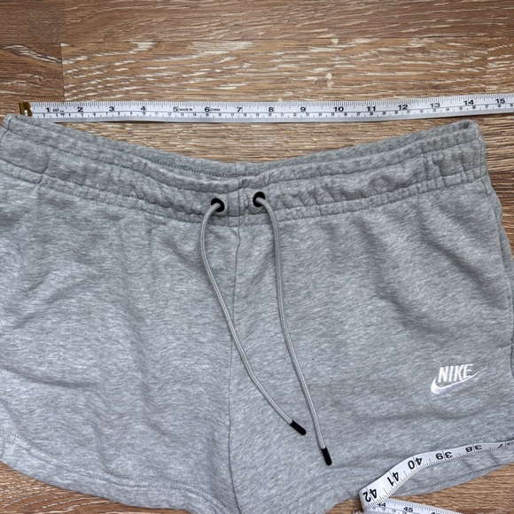 Nike Shorts - Picture 2 of 9